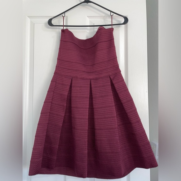 NWT Structured Express Dress - Picture 2 of 3